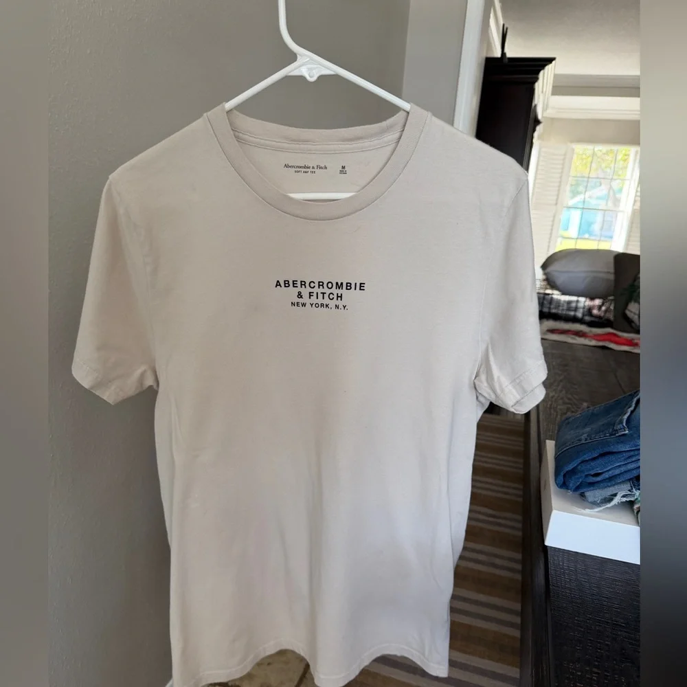 Abercrombie & Fitch men's graphic T Shirt Size M Medium Logo Short sleeve - Picture 3 of 5